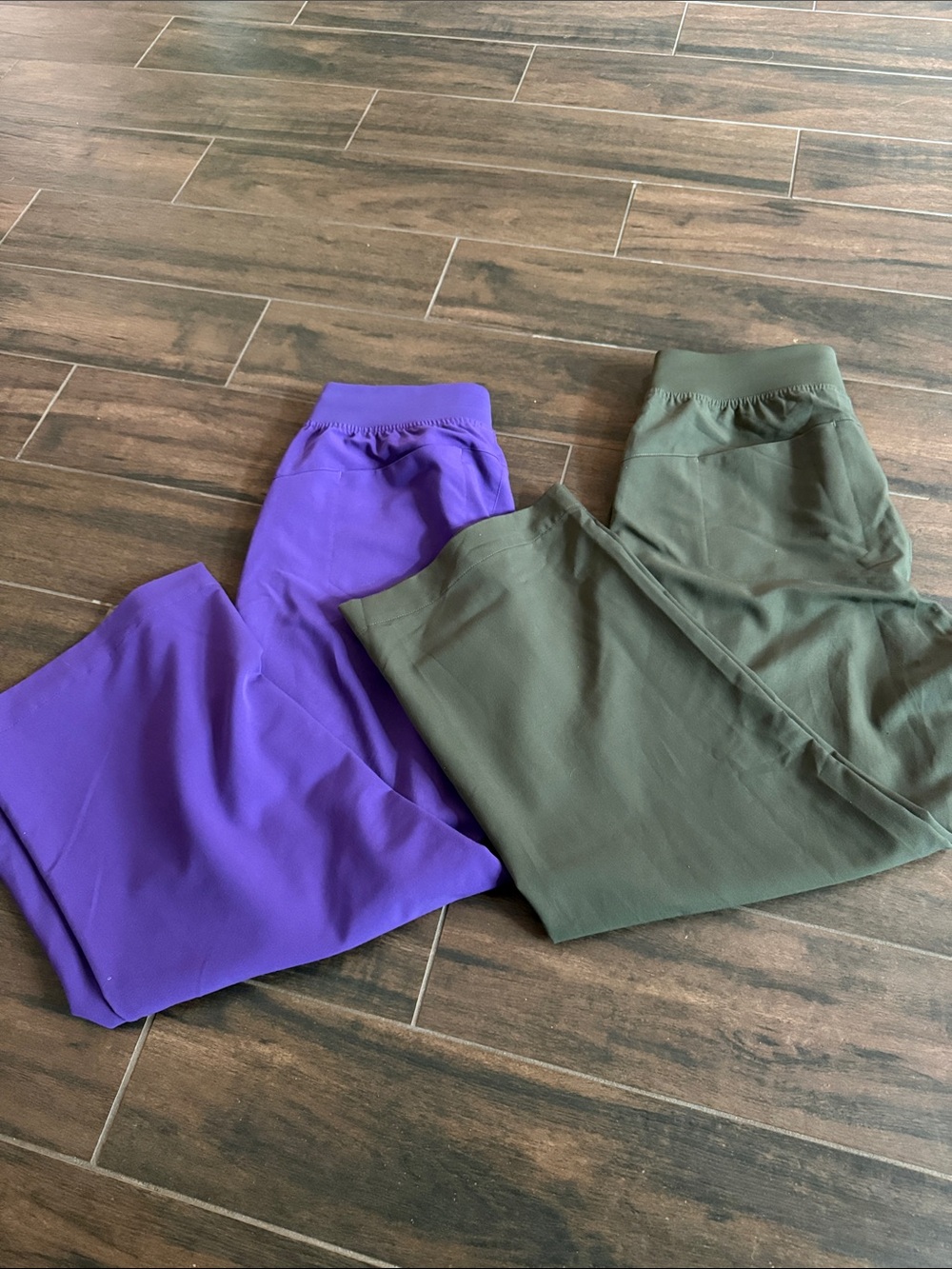 NWOT FIGS wide leg scrub pant. Olive only sz LP - Picture 1 of 4